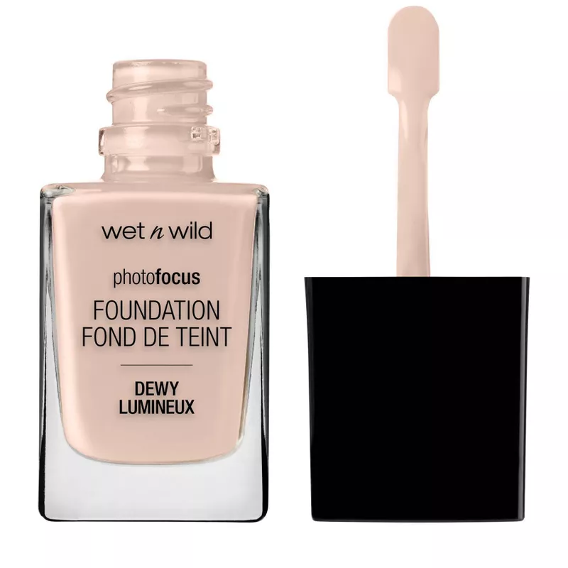Wet N Wild Photo Focus Dewy Foundation -Soft Ivory