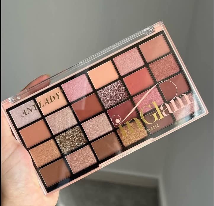 Anylady 24 Colors Eyeshadow Palette