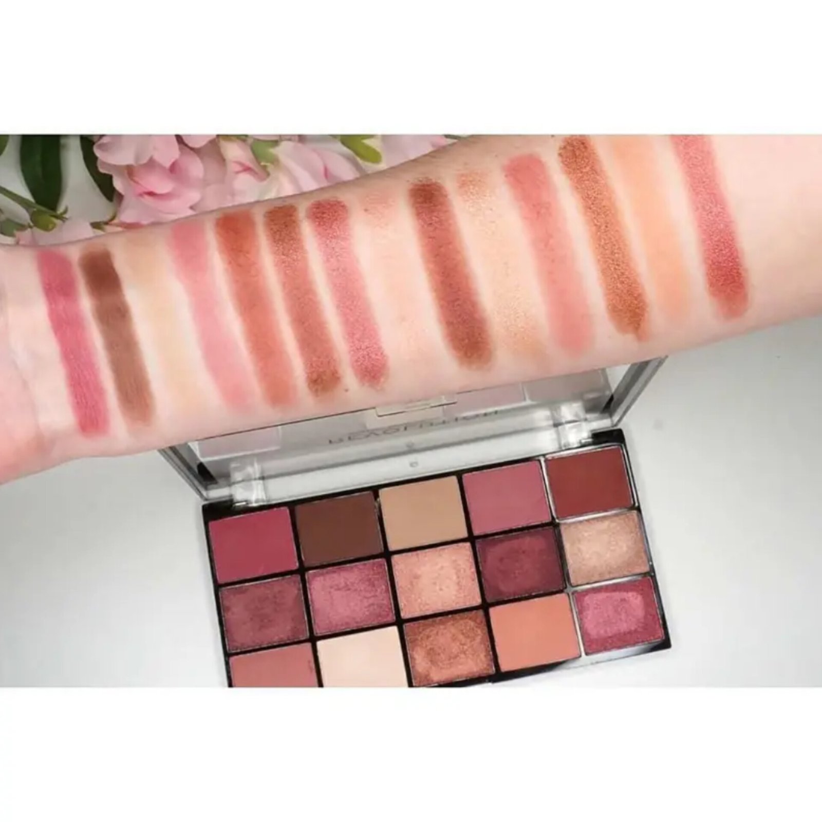 Anylady The Deluxe 15 Colors Eyeshadow Palette